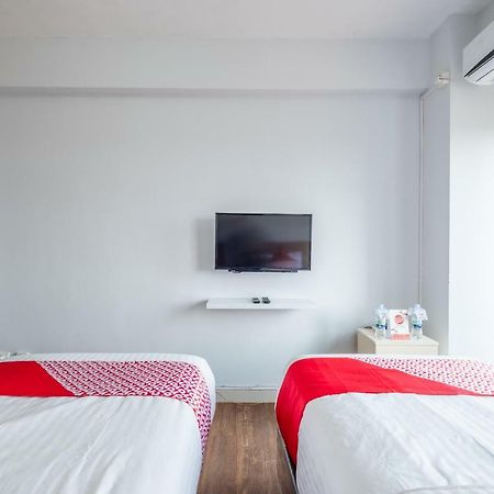 Vaccinated Staff - Oyo 1405 Easton Park Residence Cileunyi Ngoại thất bức ảnh