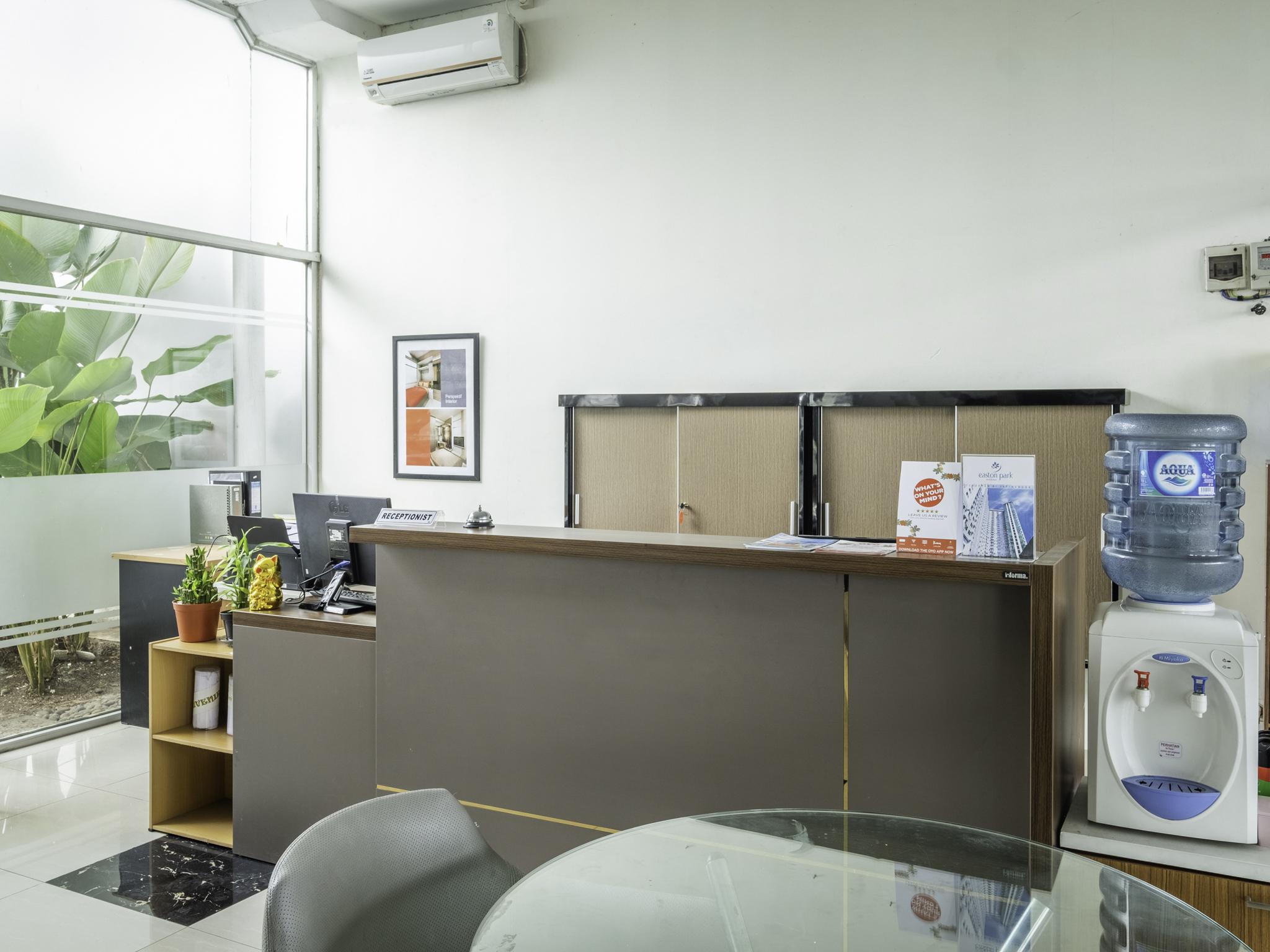 Vaccinated Staff - Oyo 1405 Easton Park Residence Cileunyi Ngoại thất bức ảnh