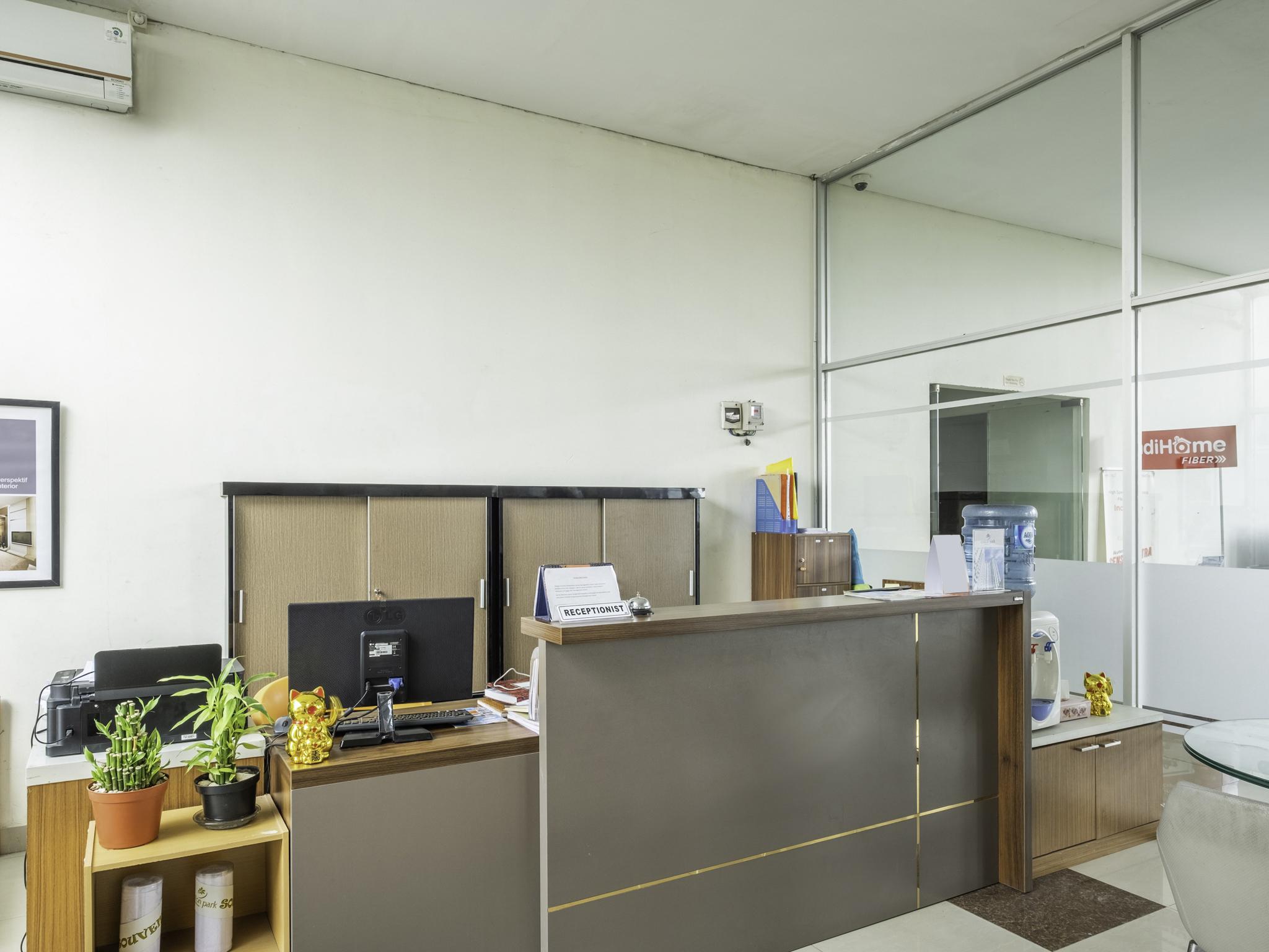 Vaccinated Staff - Oyo 1405 Easton Park Residence Cileunyi Ngoại thất bức ảnh